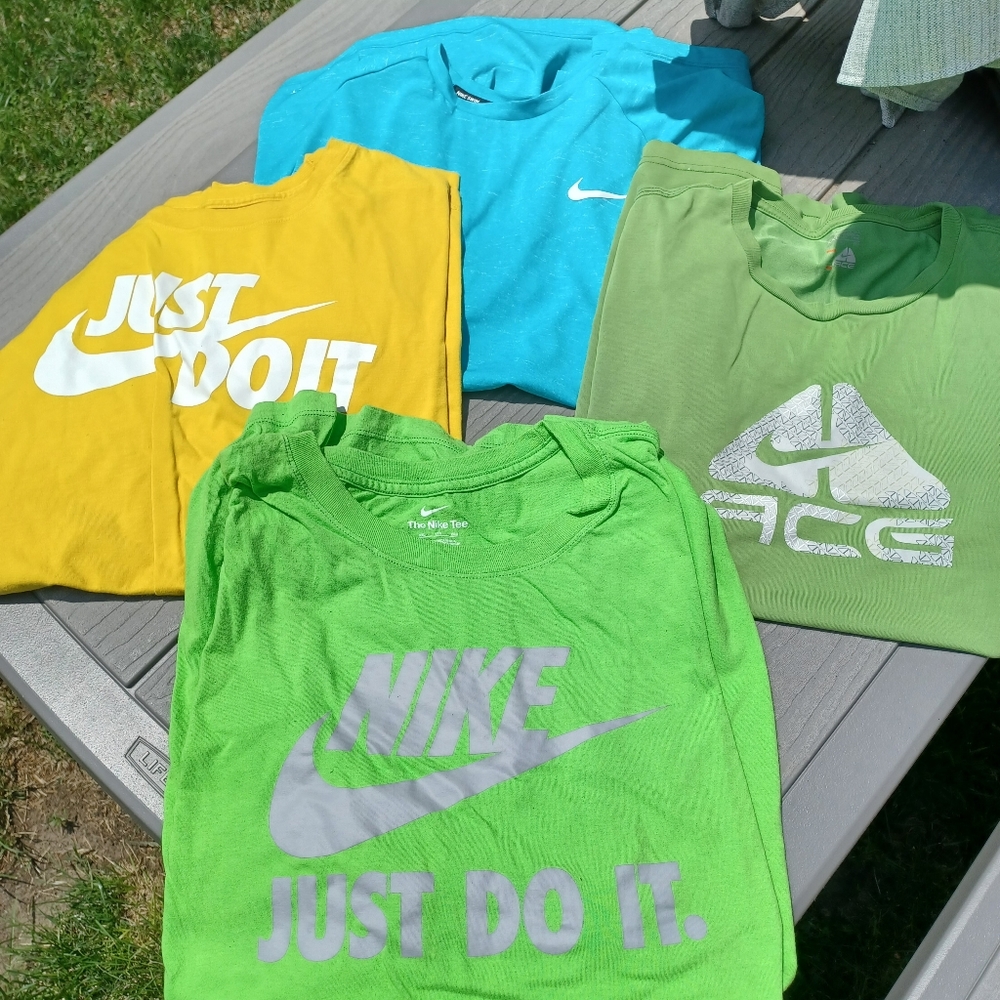 Nike T shirt bundle (2)XL and (2)XXL